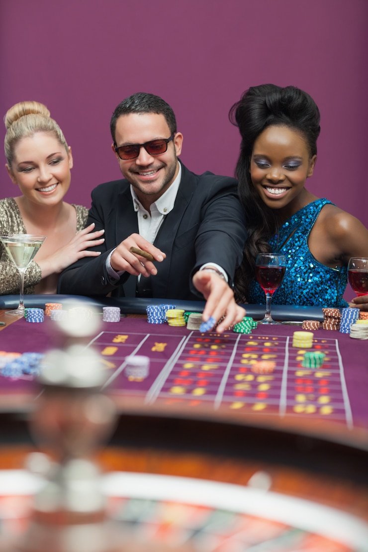 Studio dealer live jgtc dengan multiple kamera untuk permainan Free Bet Blackjack